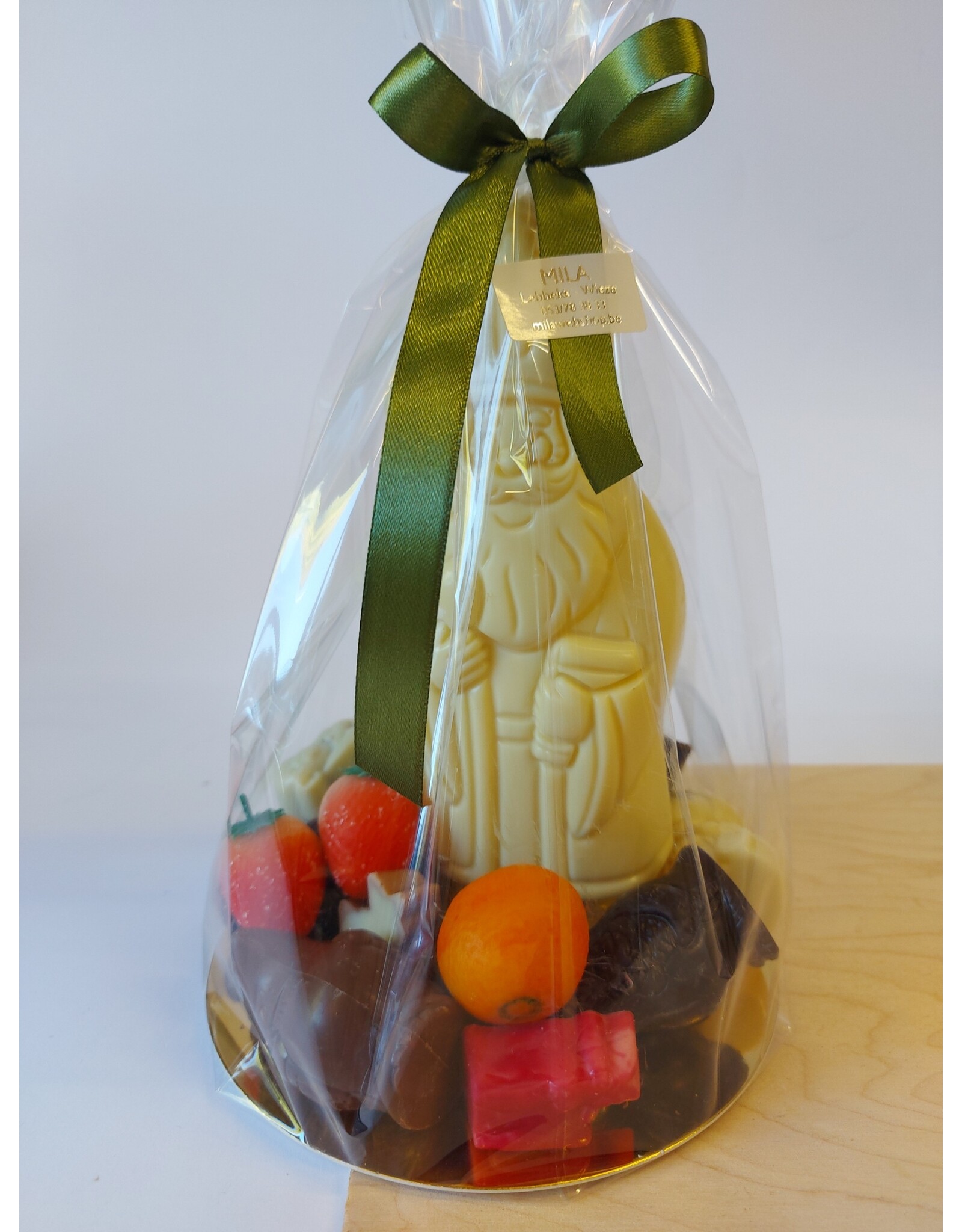 sint geschenk ; lachende sint 20 cm met zo veel lekkers