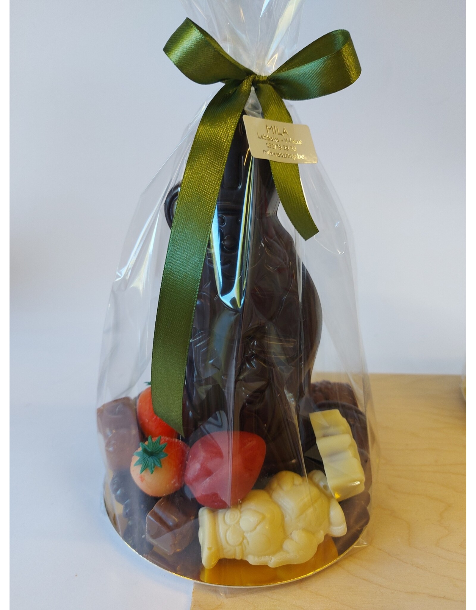 sint geschenk ; lachende sint 20 cm met zo veel lekkers