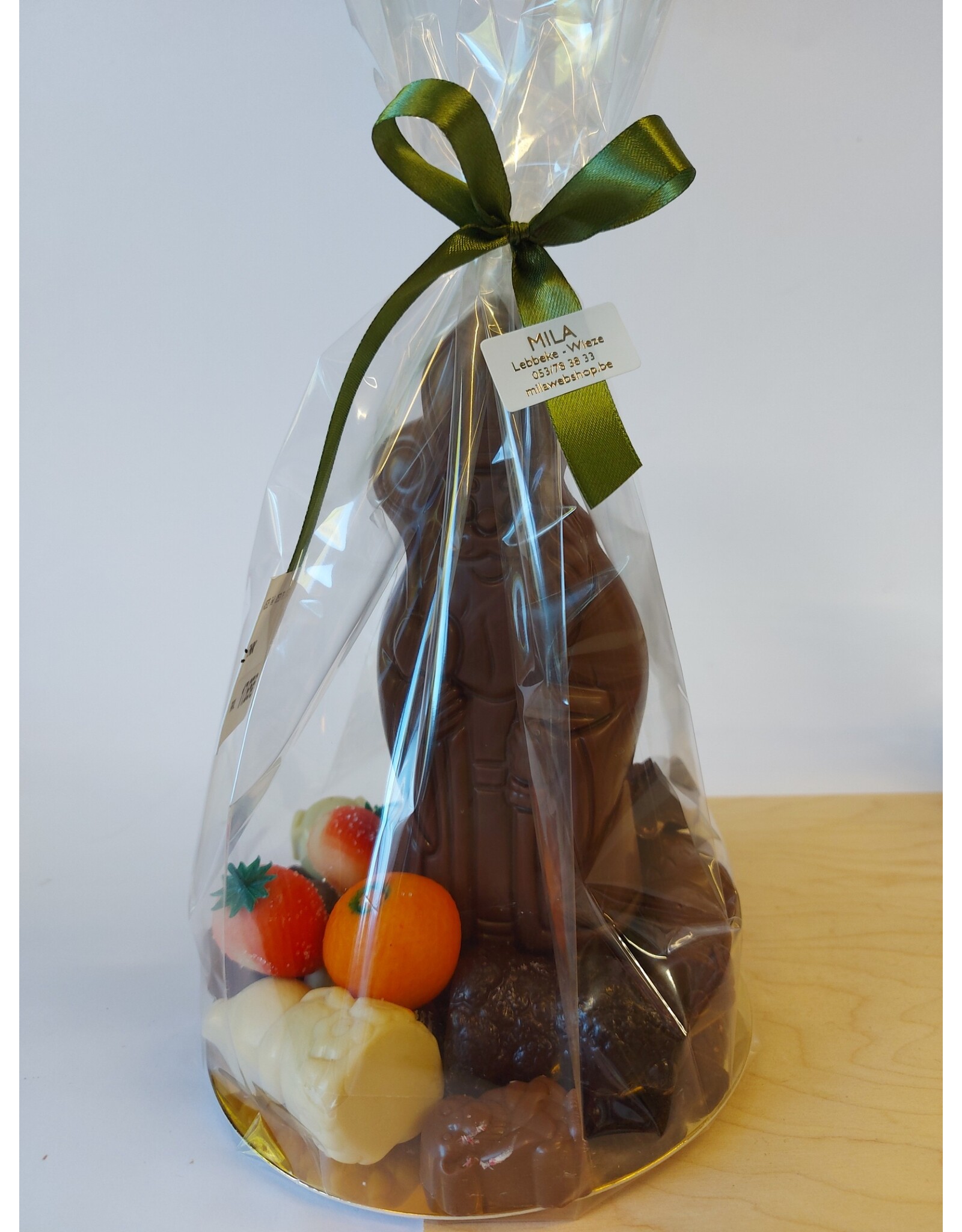 sint geschenk ; lachende sint 20 cm met zo veel lekkers