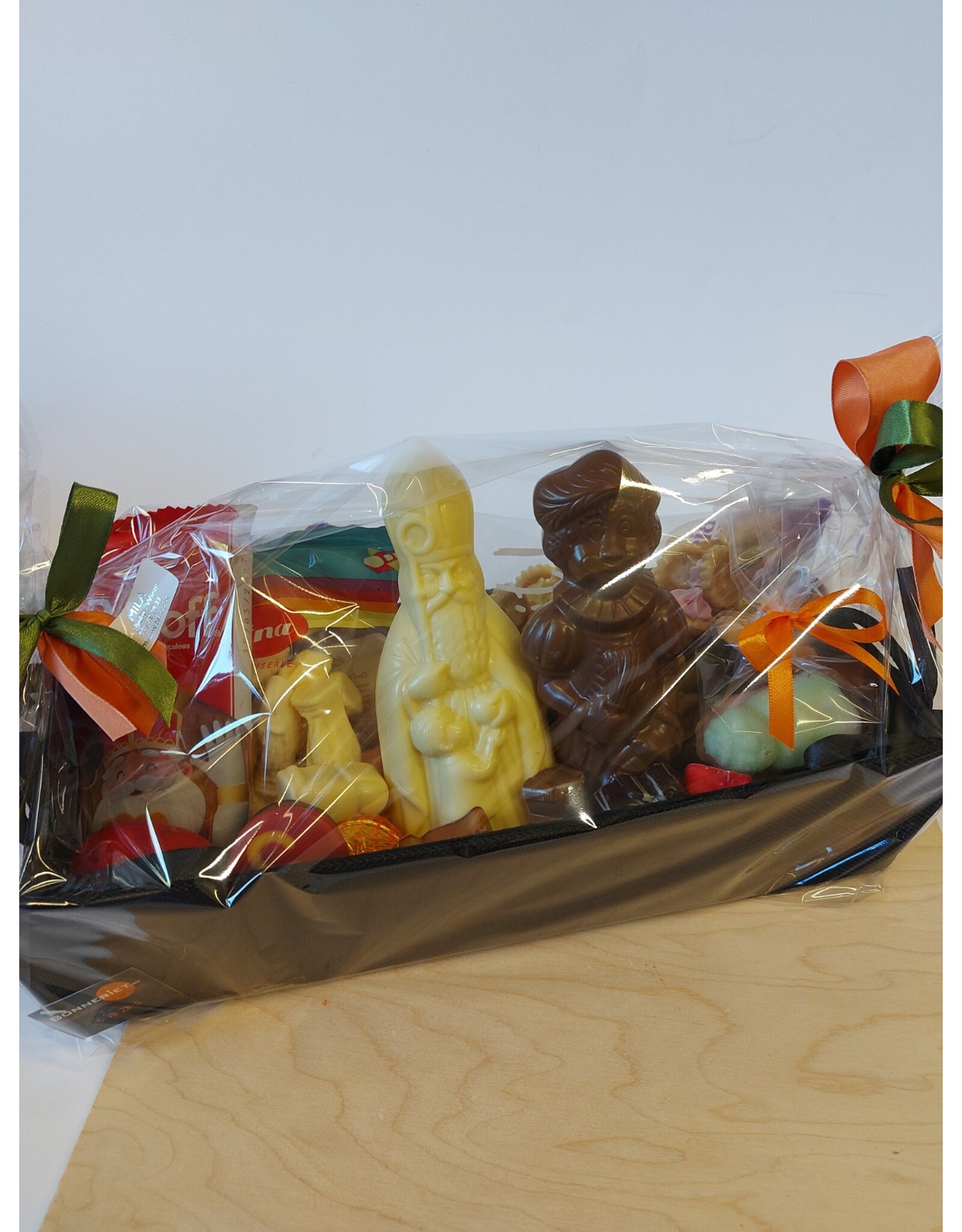 lange mand met lekkers van de sint