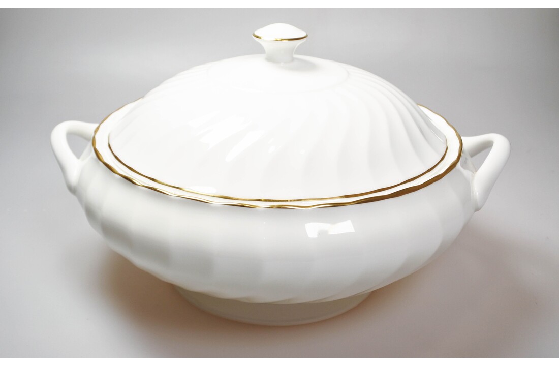 Wedgwood Gold Chelsea Vegetable Tureen with lid