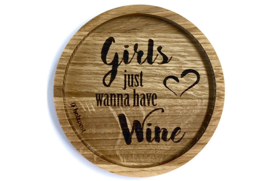 Oak wood coaster Ø 11.2 cm Girls just wanna have Wine
