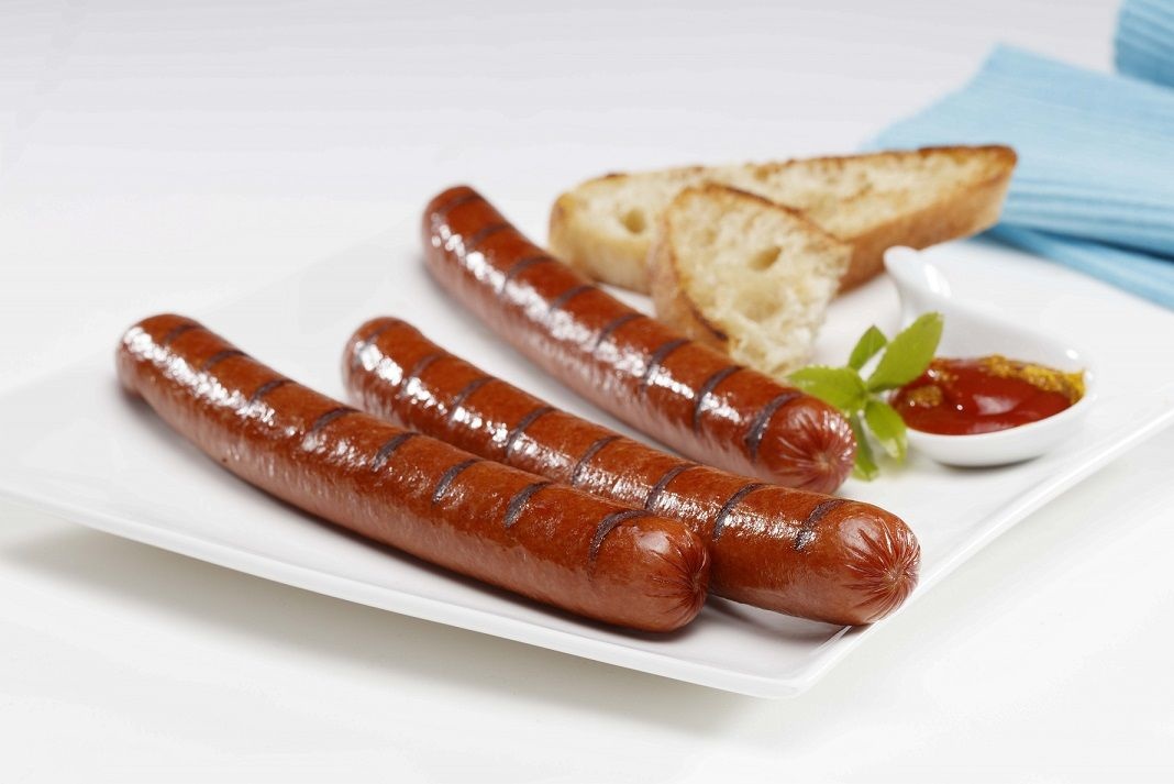 Beef sausage in its own tender skin, seasoned with spicy chilli.