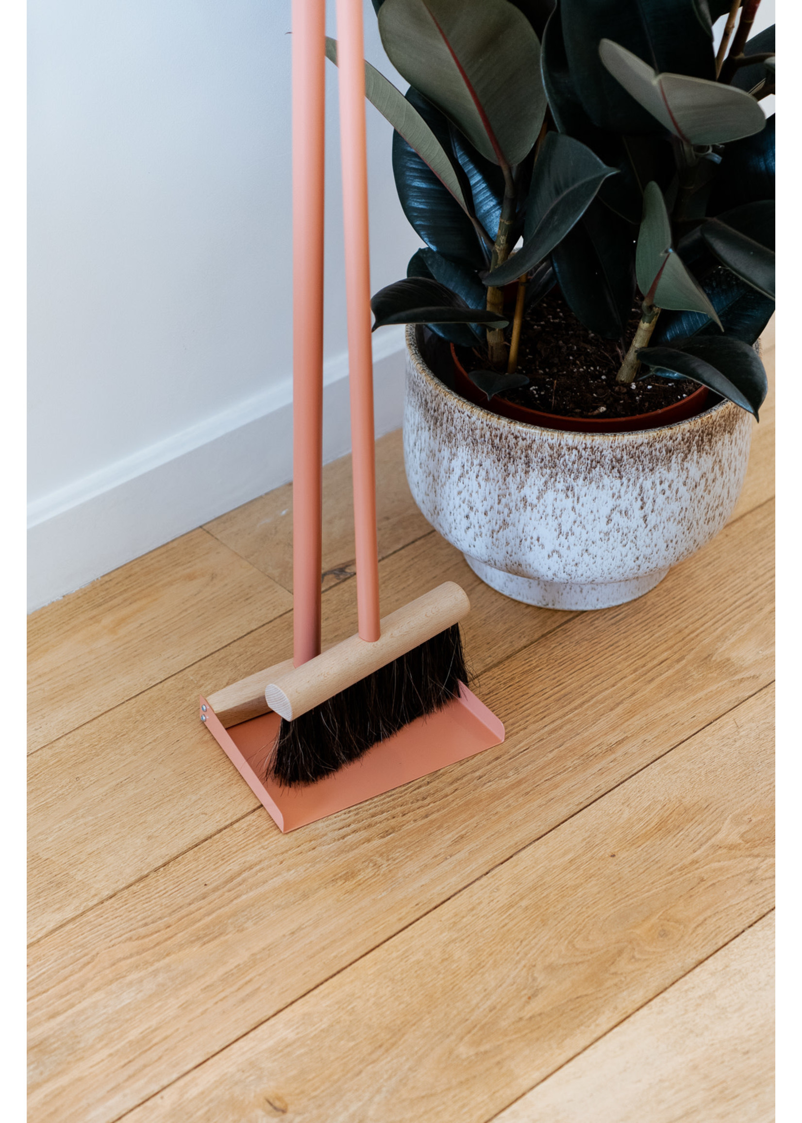 Long handed dustpan and broom set - Peach