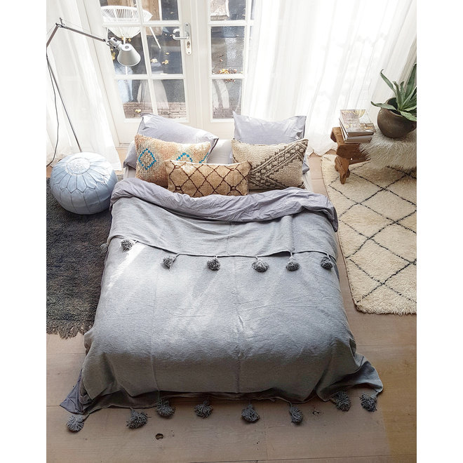 Moroccan pom pom blanket XL grey