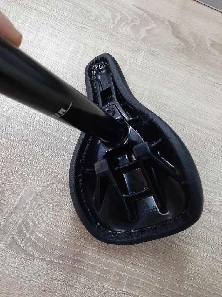 2x22 - 22; Kinderzadel met vaste pen 22mm