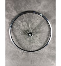 AWI1258DB: Wiel met 48 Single butted spaken, gebuste velg, schijfrem of velgrem, 8,9of10 speed 135 mm, extra flensringen