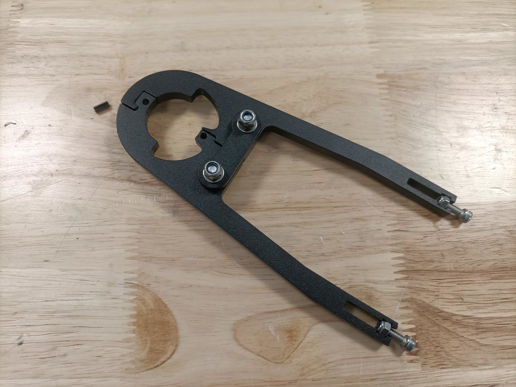 6mm JP1045 AHS 1 1/8 Beugel Klickfix voor kabels door de voorvork
