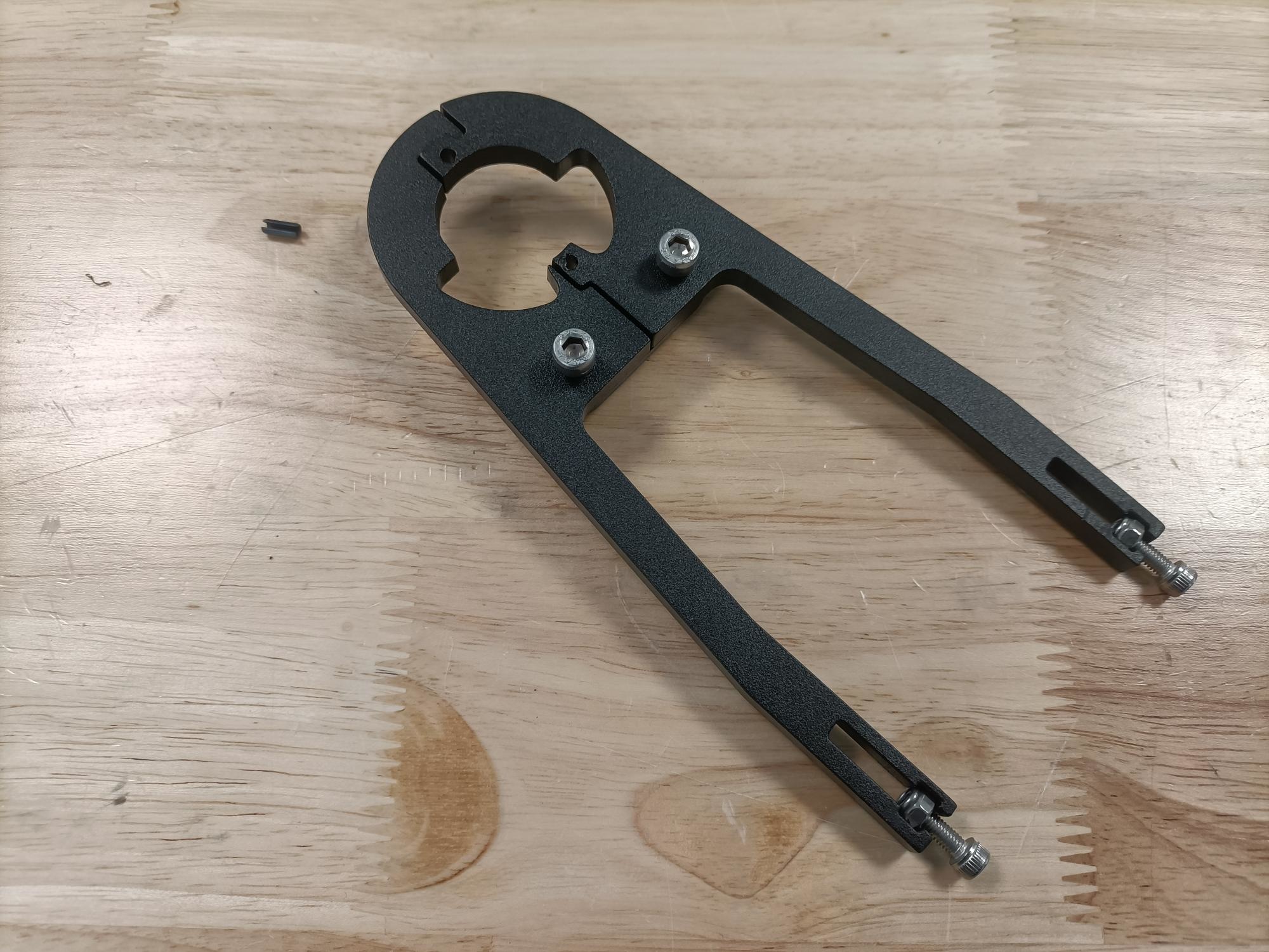 6mm JP1045 AHS 1 1/8 Beugel Klickfix voor kabels door de voorvork