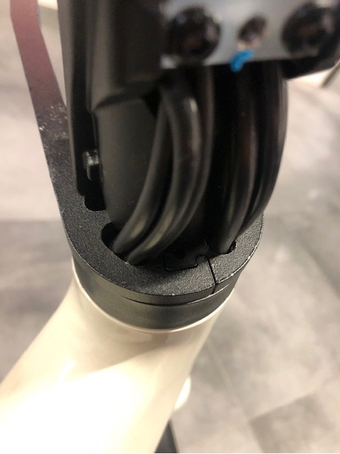 6mm JP1048 AHS 1 1/8 Beugel Klickfix voor kabels door en langs de vork