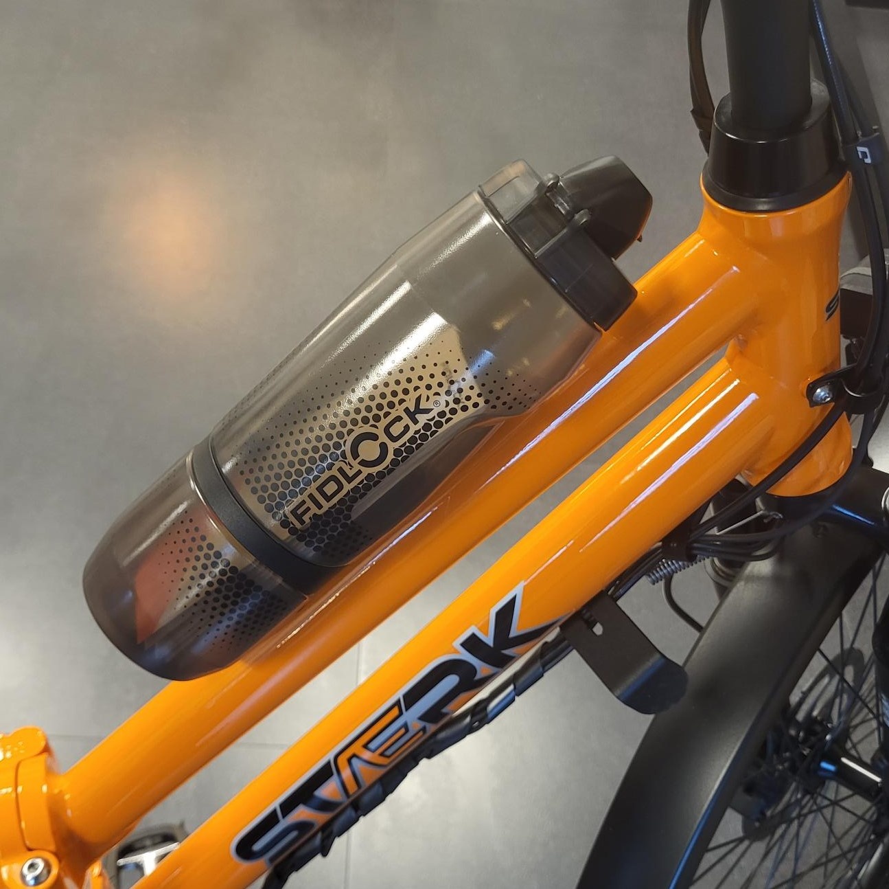FL800SM; Fidlock 800ml bidon met magnetische houder smoke