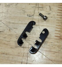 FRM-4KAG 13x30; MC Kabelgeleider 4 kabels 13x30mm met boutje