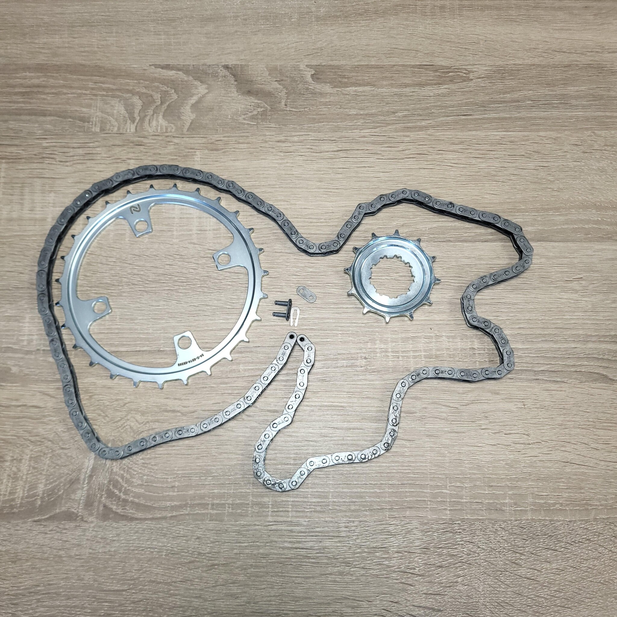 KET-END-54-26env; Kettingset ENDUO 54/104BCD voor, 24ENV achter + ketting