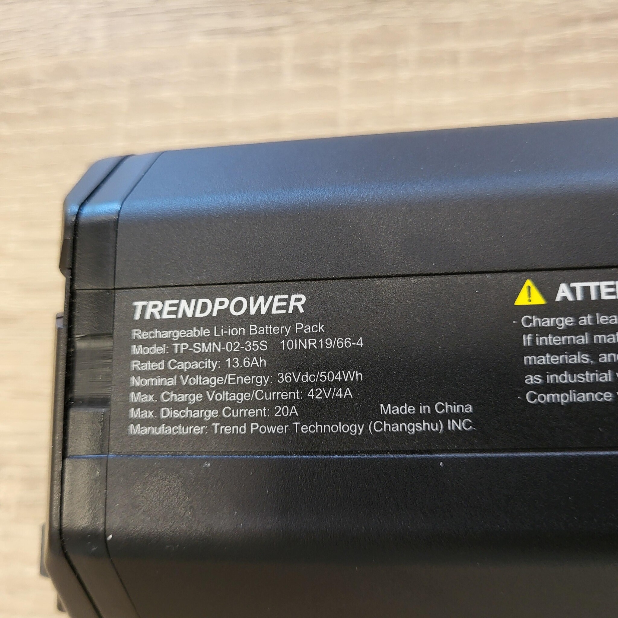 ELE315; Losse kap op MC trendpower accu bovenkant