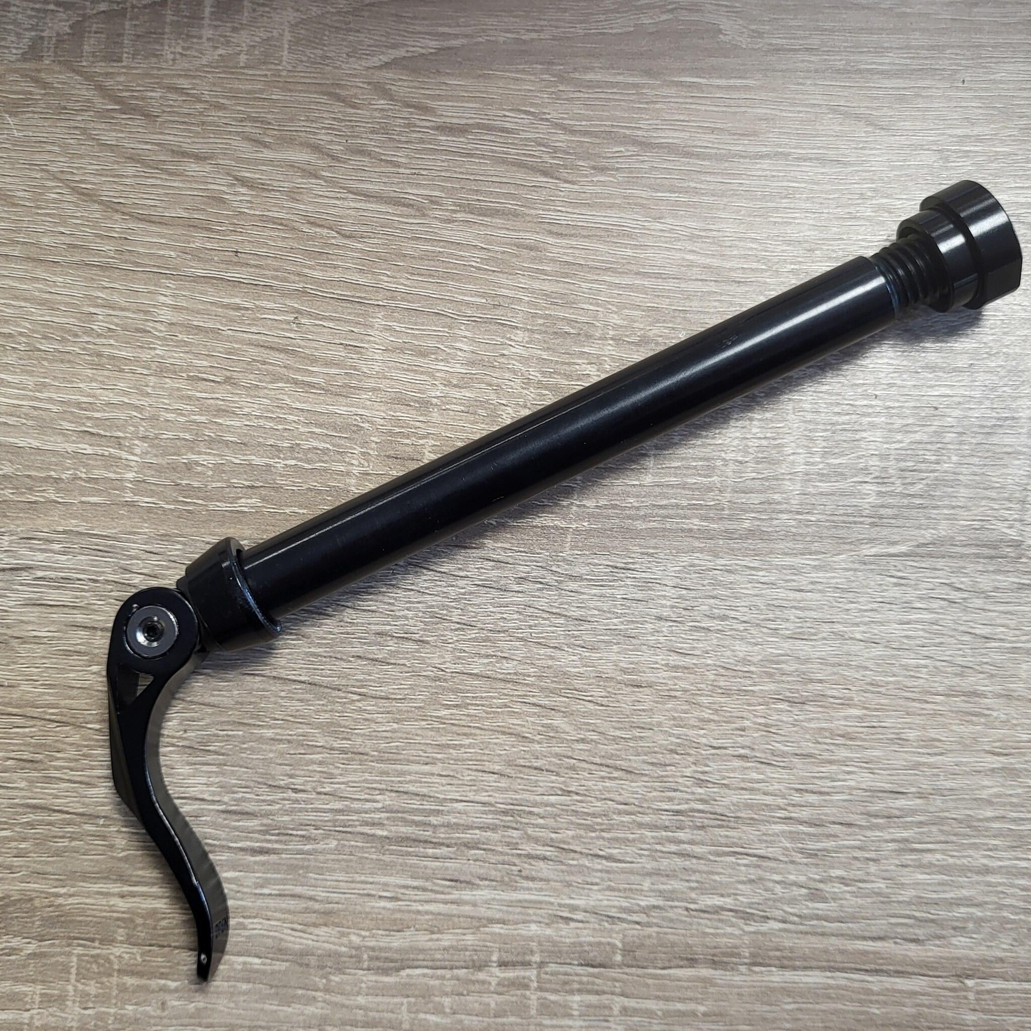 QR15x154; Quick release voor Spinner 300 voorvork 15mmx 154mm  met moer