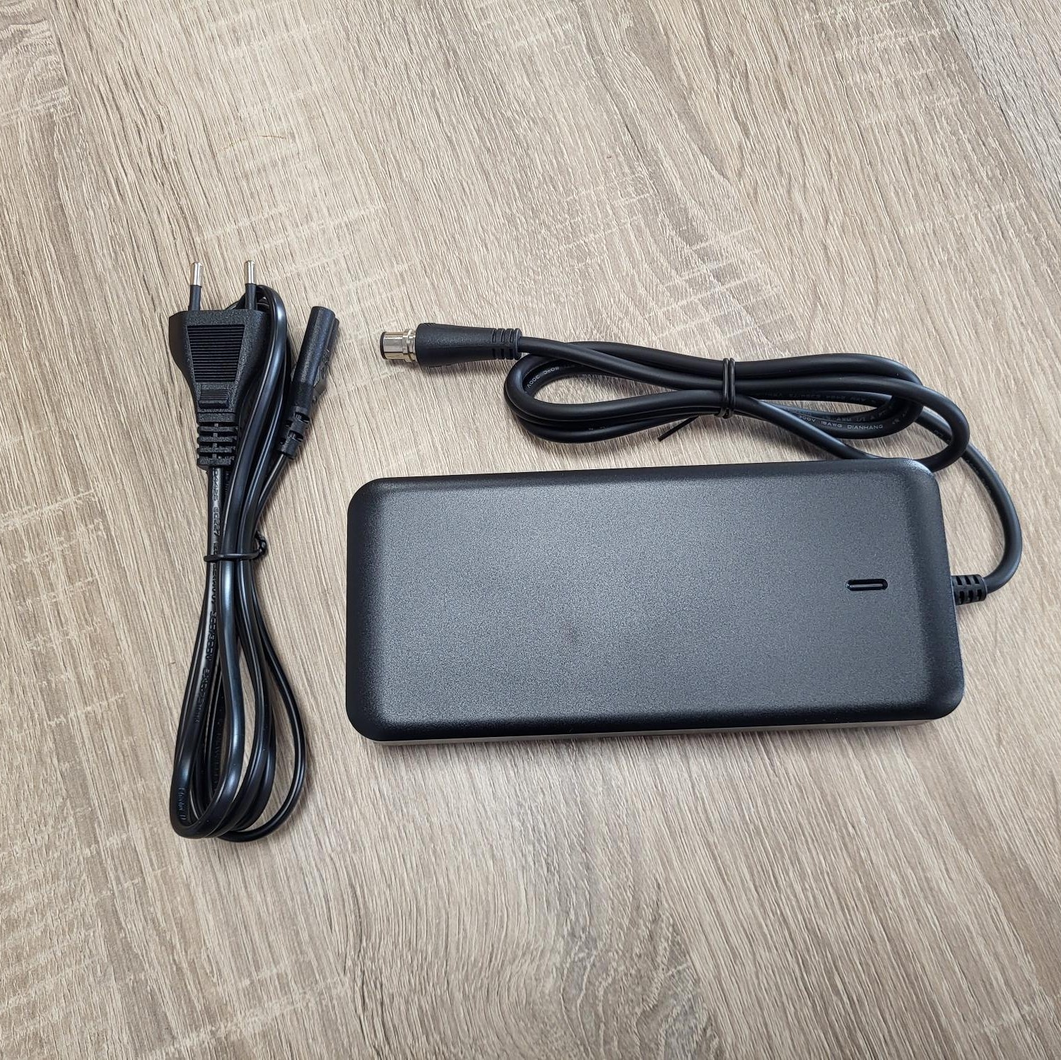 LAD42VSOCI; Lader 42V Socibike, voor 36,5v accu