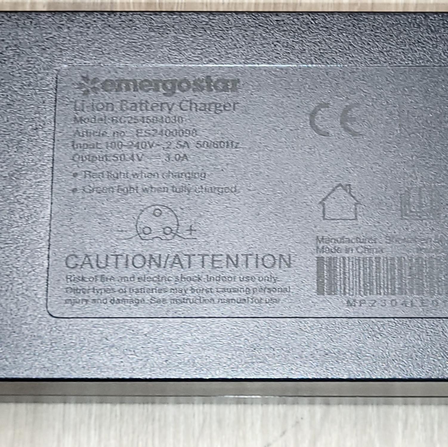 LAD50.4VSOCI; Lader 50.4V Socibike, voor 43v accu
