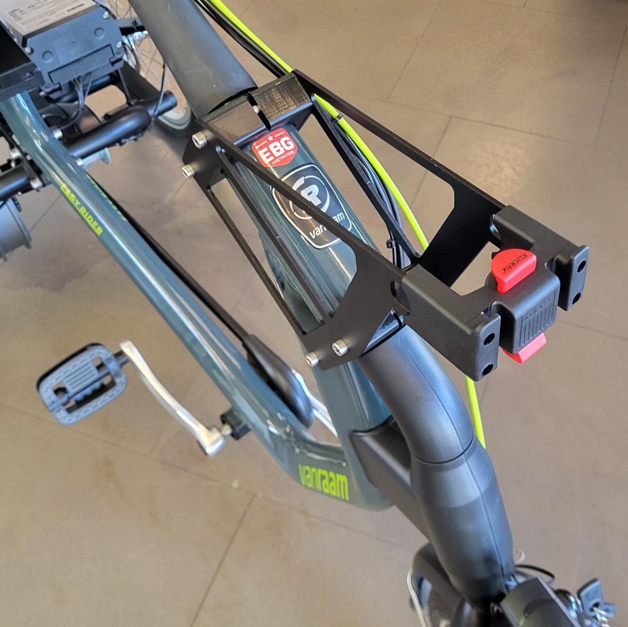 JP7060; Klickfix houder op van Raam easyrider