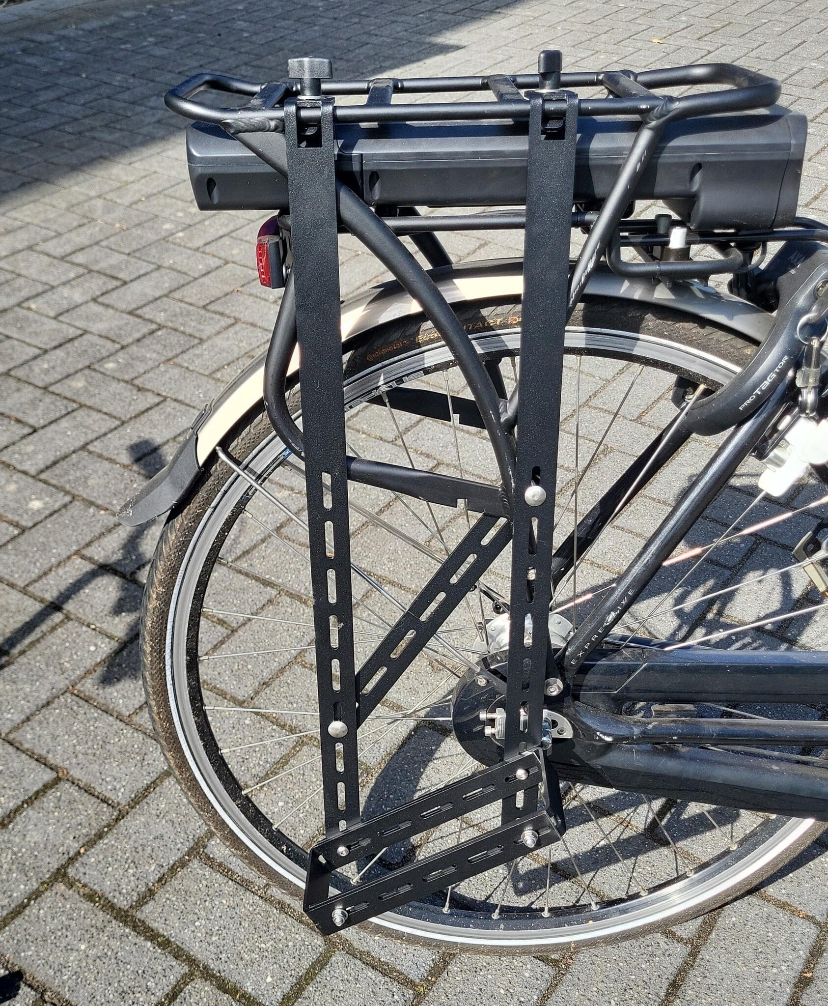 JP7610; Optie Go-On, Aanhang beugel fiets