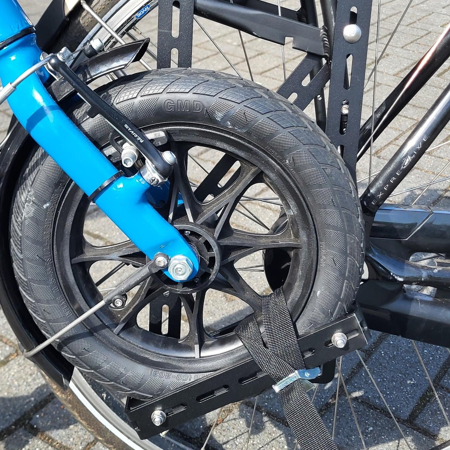 JP7610; Optie Go-On, Aanhang beugel fiets