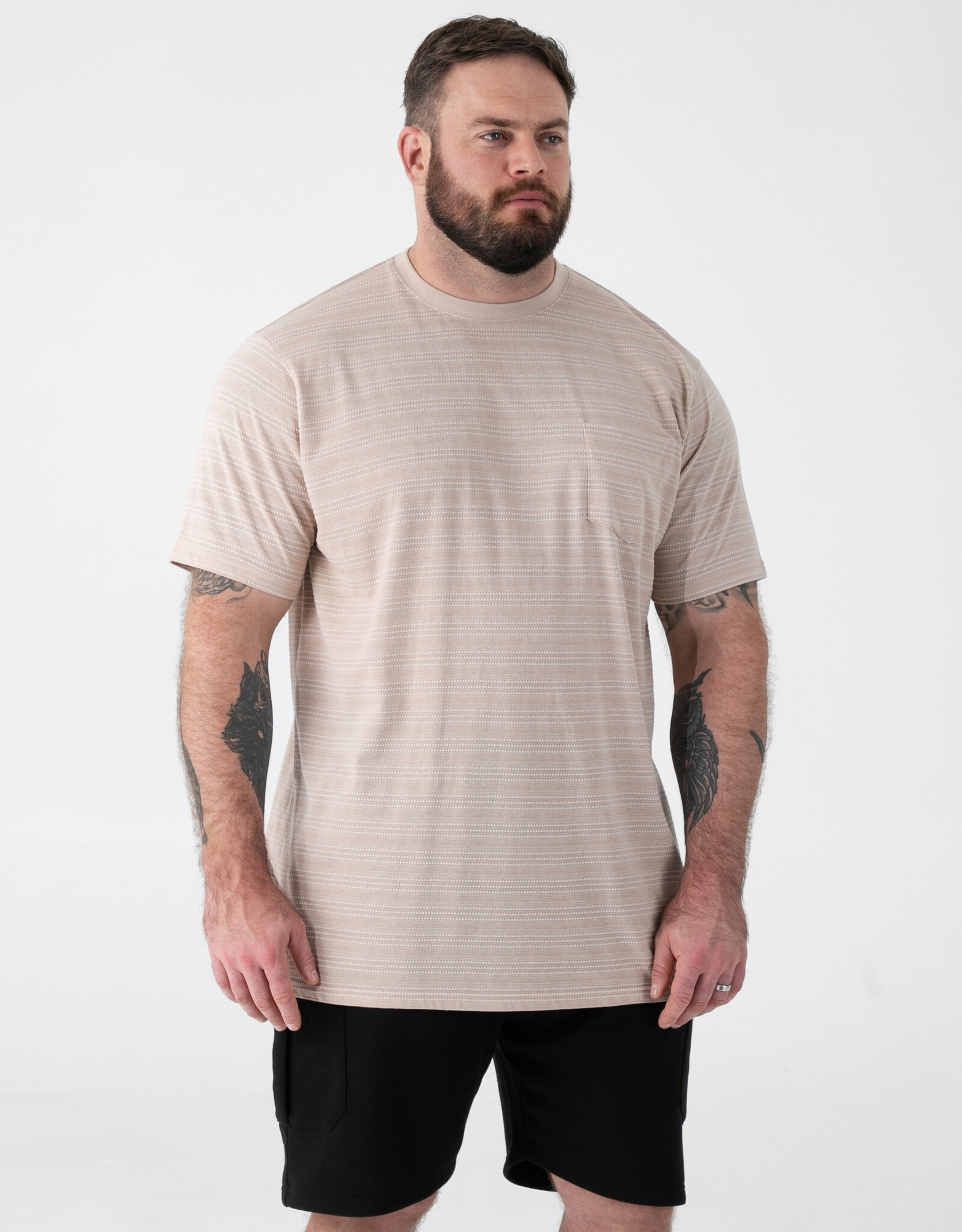 D-555 DINGLE High-Low Jacquard Crew Neck T-shirt met Zak stone