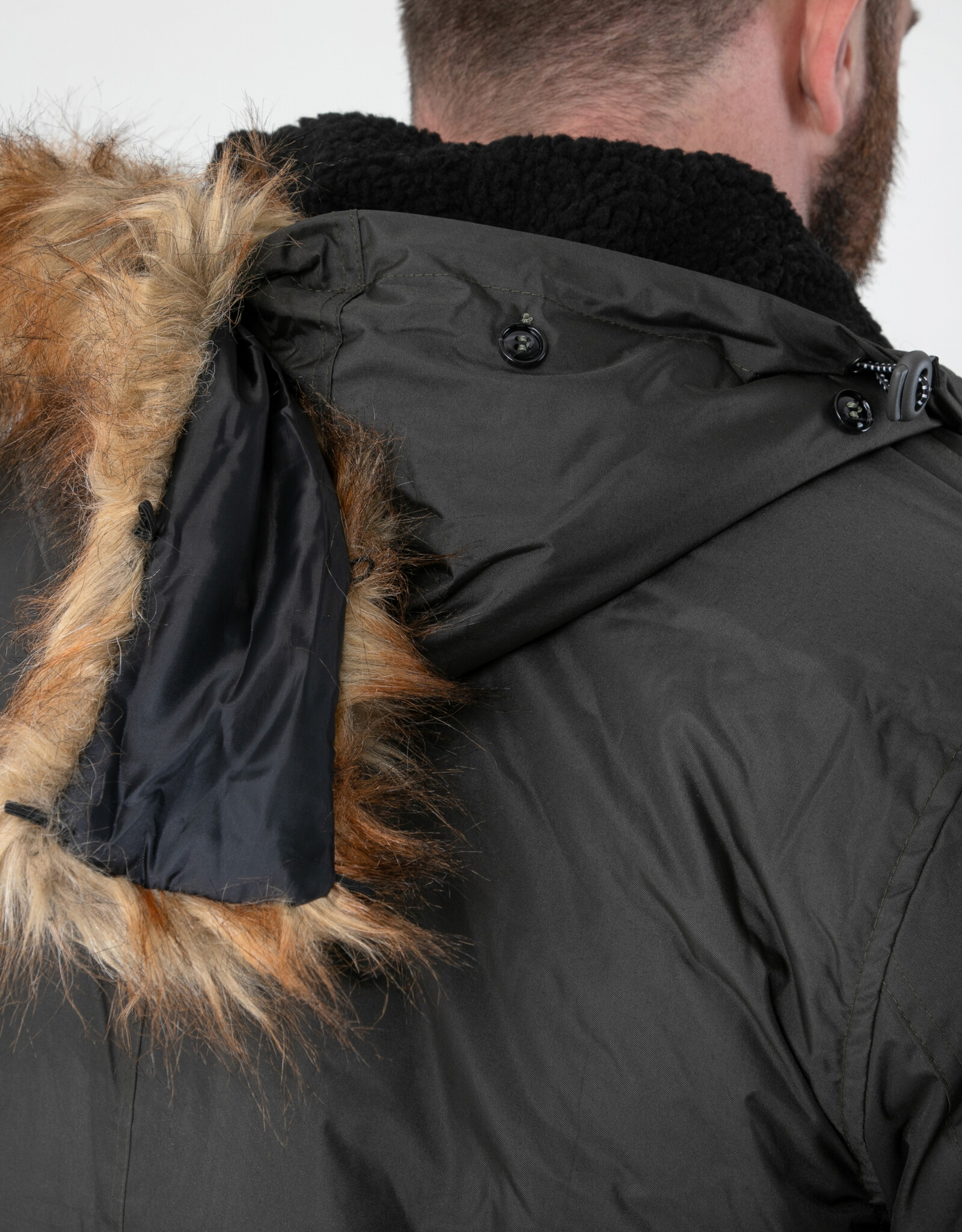 D-555 PARKA met capuchon 'Lovett' khaki