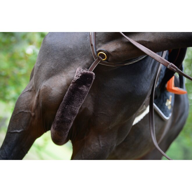 Sheepskin breastplate cover