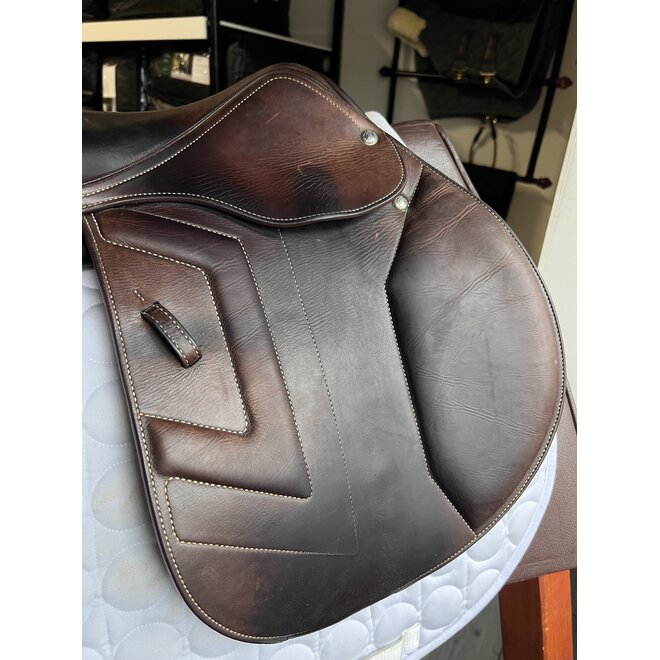 F2S Jumping Saddle