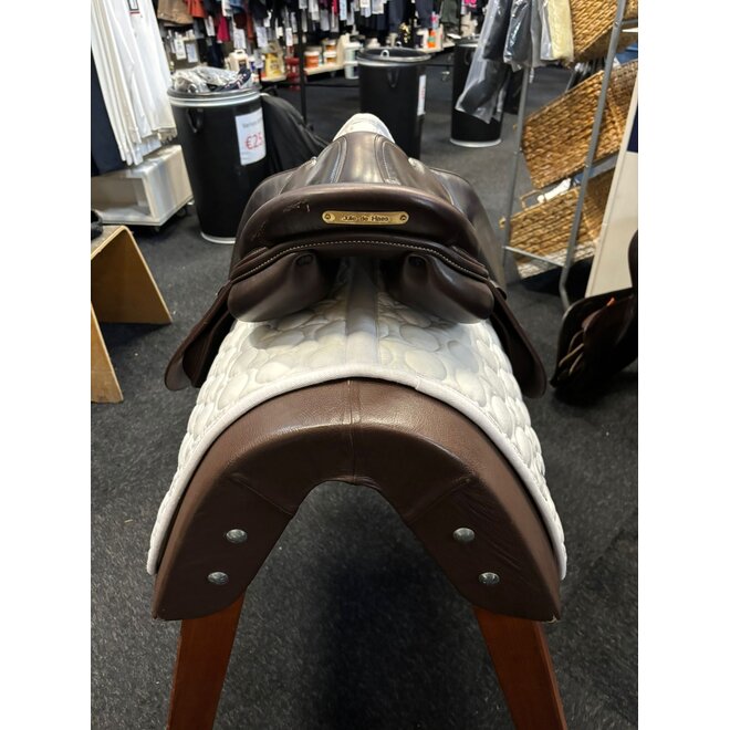 M Jumping Saddle