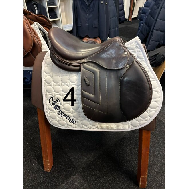 M Jumping Saddle