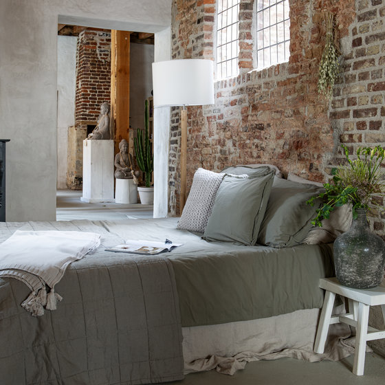 Sardinie plaid and cushion marble