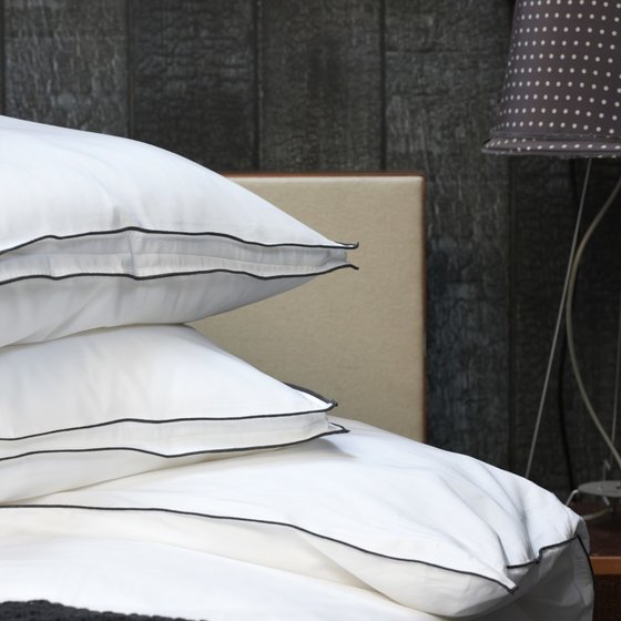 RIMINI WHITE-OFF BLACK
