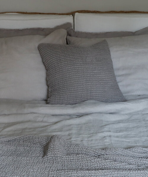 Fiora plaid  and cushion