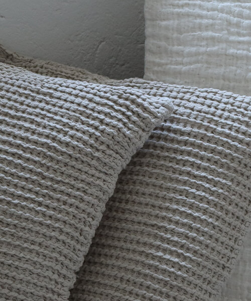 Fiora plaid  and cushion