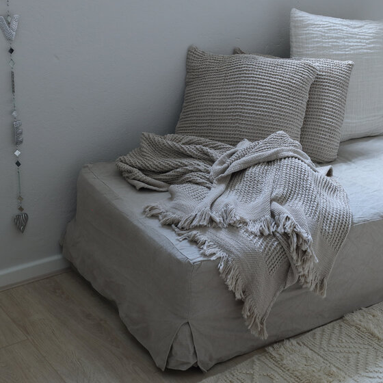 Fiora plaid  and cushion