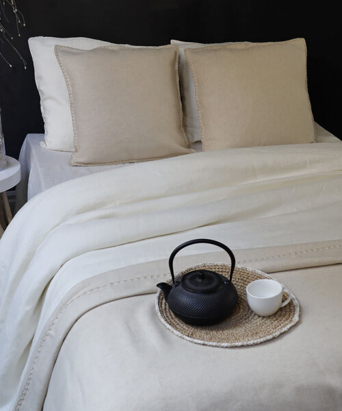 Helsinki plaid and cushion Stitching Taupe