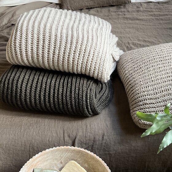 Lund plaid en sierkussen Dark Brown