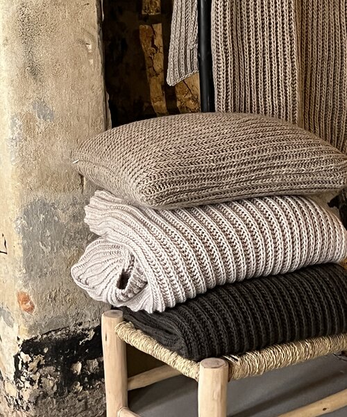 Lund plaid en sierkussen Dark Brown