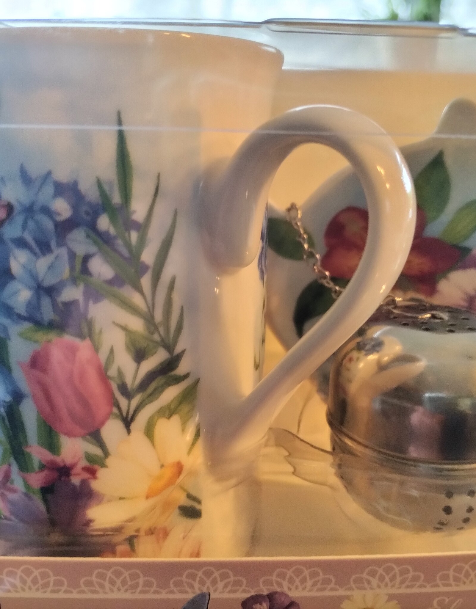 tea and herbs Theemok "Kleurig en fleurig" met zift en bijpassend schoteltje in geschenkverpakking. (made in Italy)