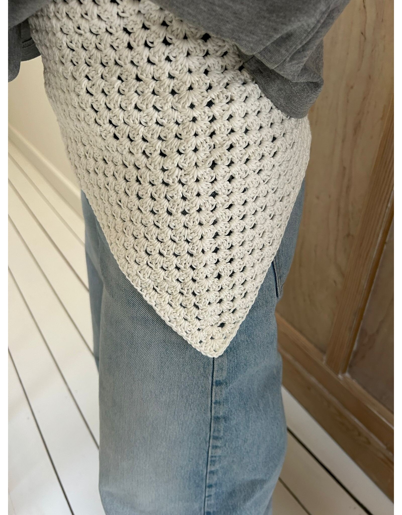 Pakket Triangle Hip Scarf