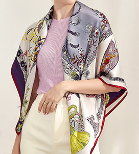 Color pastel elegante seda atada bufanda Foto de stock 2370948307