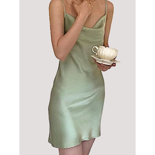 Vestido de seda con tirantes finos