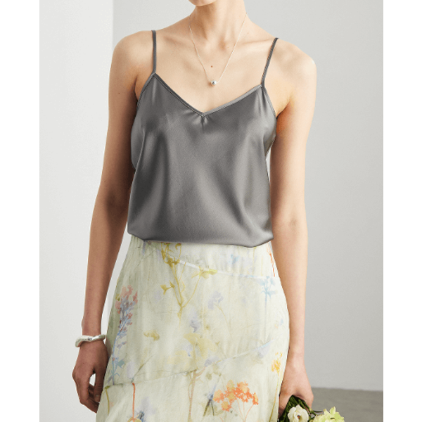 Camisola de seda con tirantes ajustables