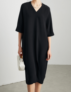  Robe femme en soie – décolleté en V