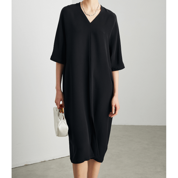 Robe femme en soie 30 momme – décolleté en V & coupe fluide