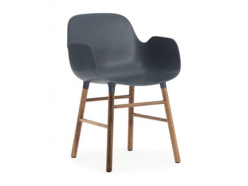 Form armchair walnoot