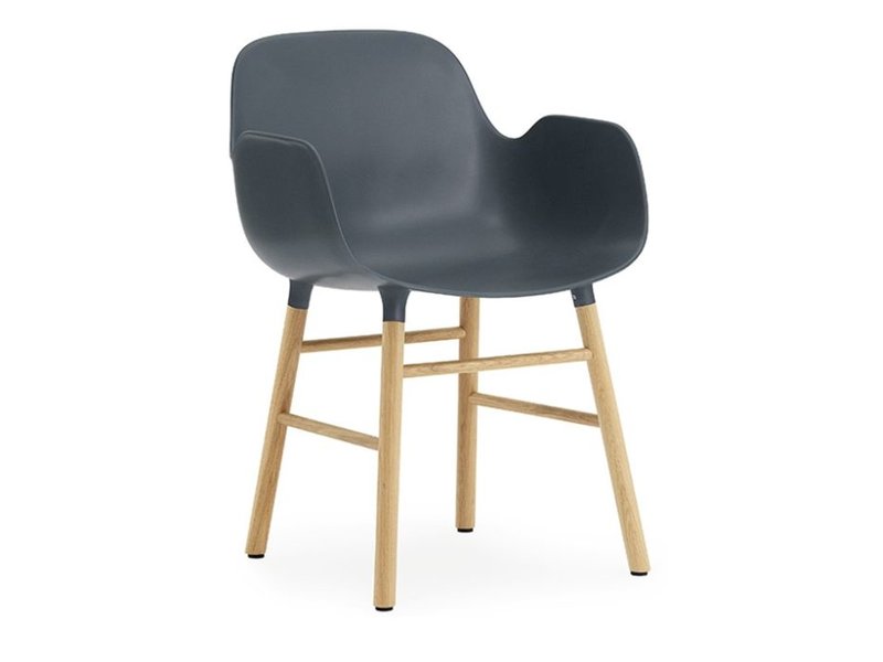 Form armchair walnoot