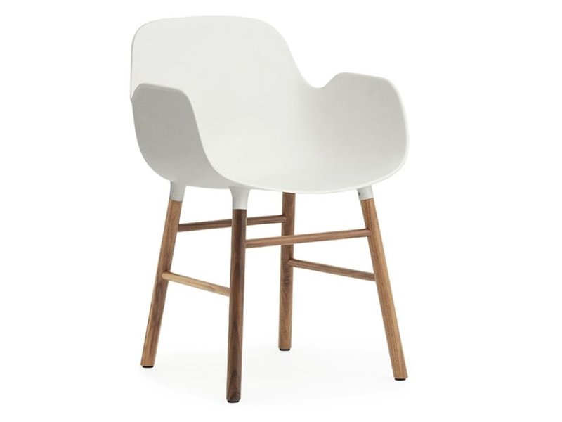 Form armchair walnoot