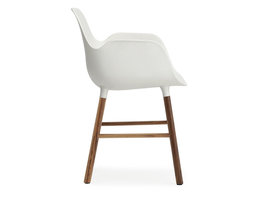 Form armchair walnoot