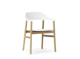 Herit armchair avec assise en plastique et pieds en chêne